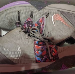 Kyrie 5 atmosphere Grey